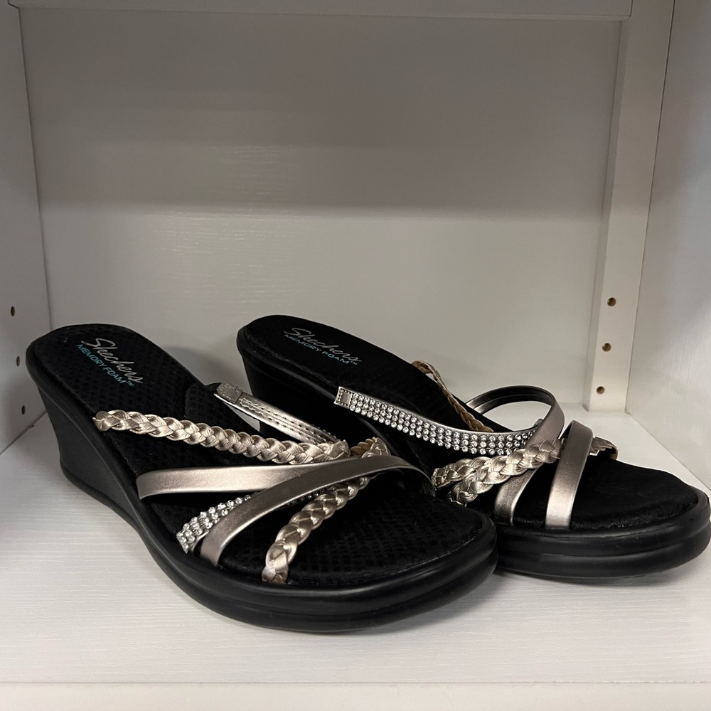 Sketchers Memoery Foam Black Wedge (size 11)